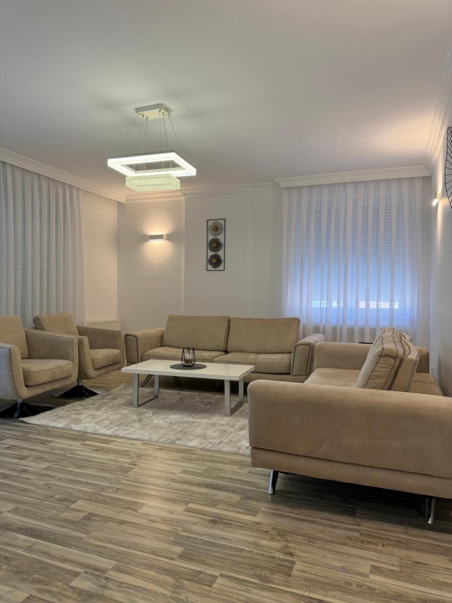 Ferienwohnung Penthouse Exclusive Pristina Exterior foto